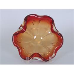 Schale Dreipassig Mit Gewelltem Und Gekniffenem Rand Honigfarbene Glasmasse