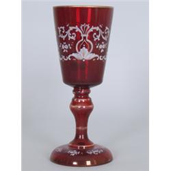 Großer Pokal. Farbloses Glas, rubinrot lasiert. Runder Standfuß, Balusterschaft, kelchförmige Ku...