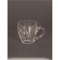 17 Bowletassen. Farbloses mundgeblasenes Glas. Halbkugelige, facettierte...