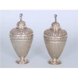 Teedose. Gegenstück. Wie vor beschrieben, ähnlicher Dekor. Frankreich, um 1800....