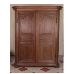 Barockschrank. Eiche massiv. Hochrechteckiger, zweitüriger Kasten auf stark gedrückten, profilie...