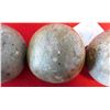 Image 5 : Three Stone Game Balls
