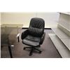 Image 2 : BLACK GLASS MODERN DESK WITH LEATHER OFFICE CHAIR AND 2 GREY CLIENT CHAIRS