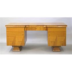Writing desk, Elm, art deco, height 78 cm, 170 x 80 cm; fittings missing, 15.000,...