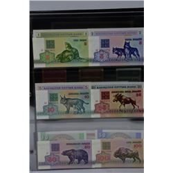COLLECTION OF 61 UNC WORLD BANKNOTES INCLUDES SETS