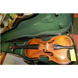 VIOLIN 4/4 WITH CASE NO BOW
