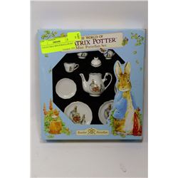 COLLECTIBLE MINI PORZELLAN TEA SET