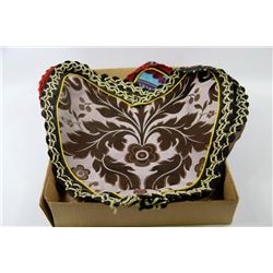 SET OF 4 DECORATIVE HEART-SHAPED PILLOWCASES