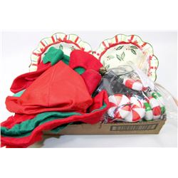 FLAT W/ ELF HATS&BOOTS, PAIR OF CHRISTMAS BOWLS