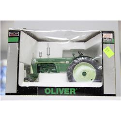 1/16 SCALE DIE CAST OLIVER 880 DIESEL TRACTOR IN