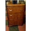Image 1 : ESTATE VINTAGE 4-DRAWER WOOD CHEST OF DRAWERS