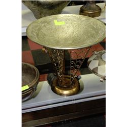 HANDCRAFTED FLOWER PATTERN CENTERPIECE