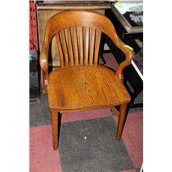 VINTAGE OAK ARM CHAIR