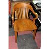 Image 1 : VINTAGE OAK ARM CHAIR