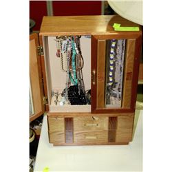 ESTATE JEWELLERY BOX WITH CONTENTS