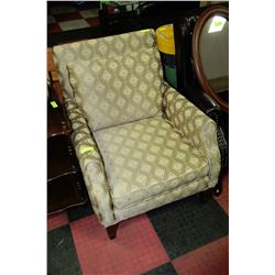 ESTATE FABRIC PATTERNED ARM CHAIR