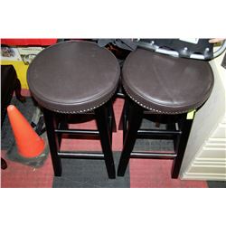 LEATHER SWIVEL PADDED BAR STOOL W/