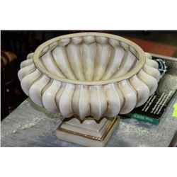 IVORY FINISH CENTERPIECE