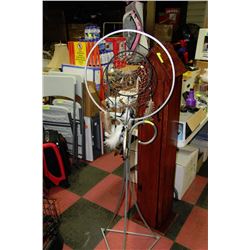 METAL STAND WITH 2 DREAM CATCHERS
