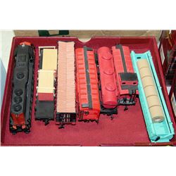 SET OF BACHMANN HO SCALE ENGINE AND 6 CARS