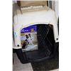 Image 1 : PETMATE DOG CARRIER