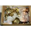Image 1 : ESTATE BOX OF BRASS ORNAMENTS