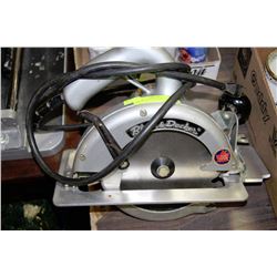 7 1/2" BLACK & DECKER CIRCULAR SAW