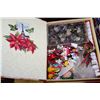 Image 1 : BOX WITH LOOKE-LIKE CHRISTMAS BOOK, MISTLETOE