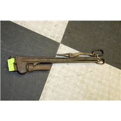 VINTAGE 24" PIPEMASTER PIPE WITH TIN SNIPS