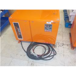 C&D FERRO 5 INDUSTRIAL BATTERY CHARGER, Md FR18L750, 36 VOLT