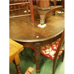 Edwardian mahogany extending oval table on shaped legs…