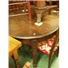 Image 1 : Edwardian mahogany extending oval table on shaped legs…