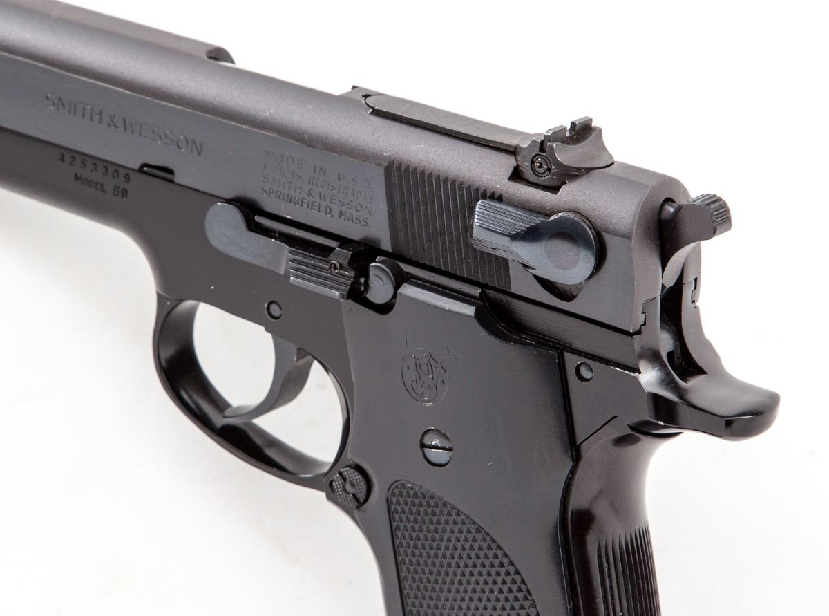 Smith & Wesson Model 59 Semi-Automatic Pistol