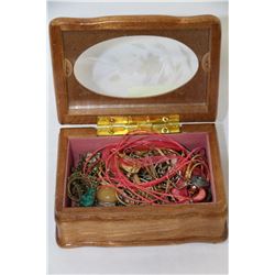 JEWELLERY BOX AND CONTENTS