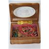 Image 1 : JEWELLERY BOX AND CONTENTS