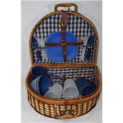 PICNIC SET IN BASKET