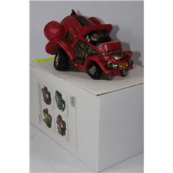 BRAND NEW SOLAR POWERED LAWN ORNAMENT (RED CAR)
