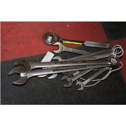 BUNDLE OF RATCHET AND WRENCHES