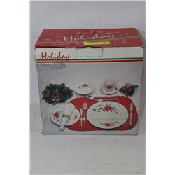 SET OF COLLECTIBLE CHRISTMAS PLATEWARE