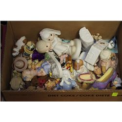 TRAY OF ASSORTED FIGURINES