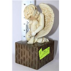 ANGEL BOY RESIN FIGURINE ON SQUARE