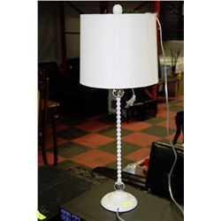 WHITE SHOWHOME LAMP