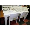 Image 1 : WHITE SHOWHOME TABLE WITH 4 CHAIRS