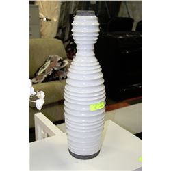 WHITE SHOWHOME VASE