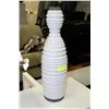 Image 1 : WHITE SHOWHOME VASE