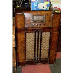VINTAGE WESTINGHOUSE RADIO