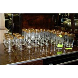 SET OF GOLD TRIMMED & ETCHED GLASSES INCLUDING
