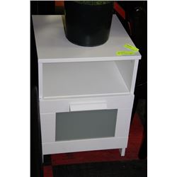 SHOWHOME WHITE 1 DRAWER END TABLE
