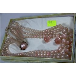 1940'S RICHELIEU PINK MOONGLOW LUCITE NECKLACE