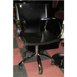 SHOWHOME BLACK AND CHROME OFFICE CHAIR